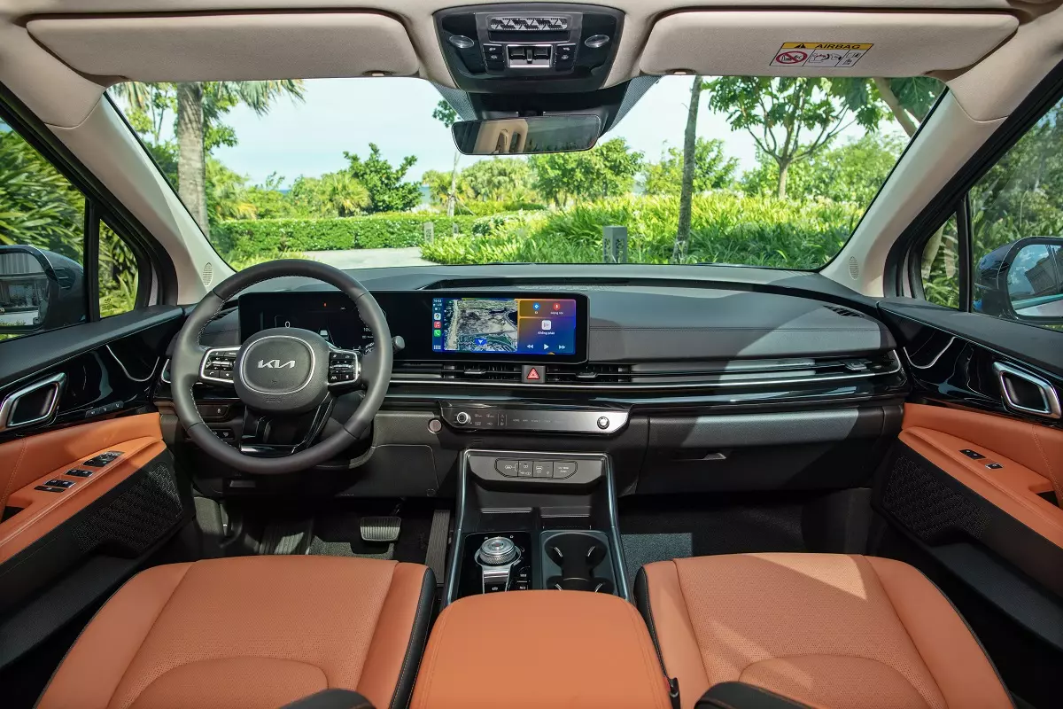 Khoang nội thất KIA Carnival facelift 2024 rộng rãi, tiện nghi